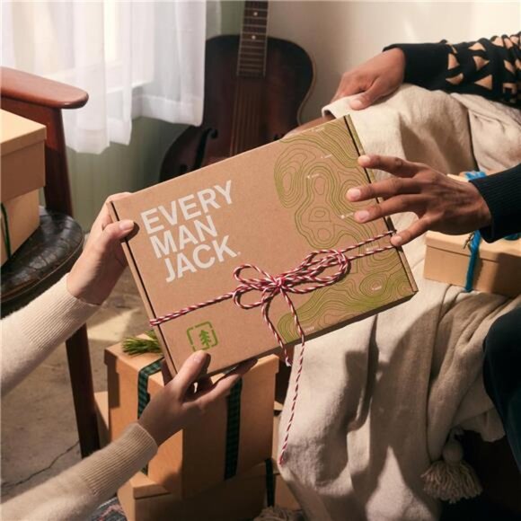 Mens Aged Bourbon Beard Set - Five Full-Sized Grooming Essentials For a Routine - Picture 5 of 7